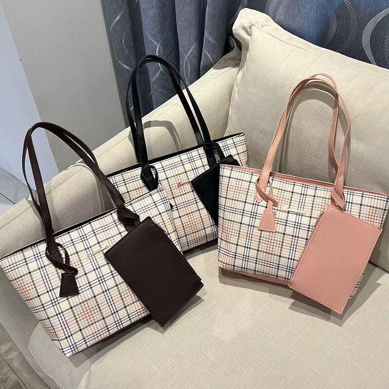 Beautiful ladies handbags 